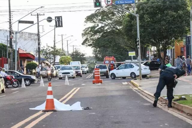 Tierre caiu no meio da Avenida das Bandeiras, em Campo Grande.